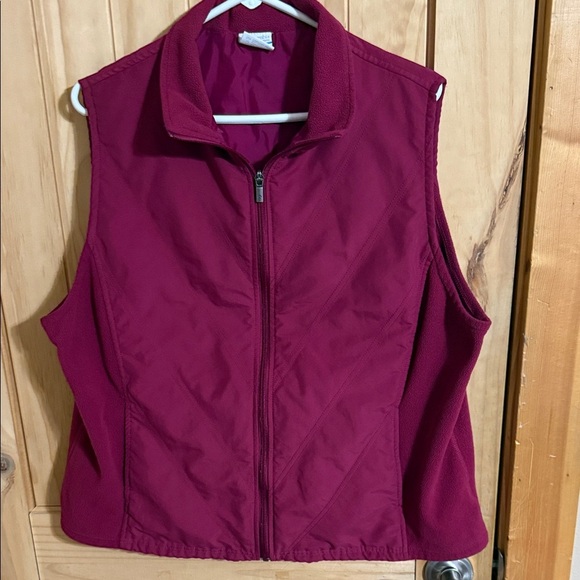 Columbia Women's Burgundy Vest - Picture 1 of 5